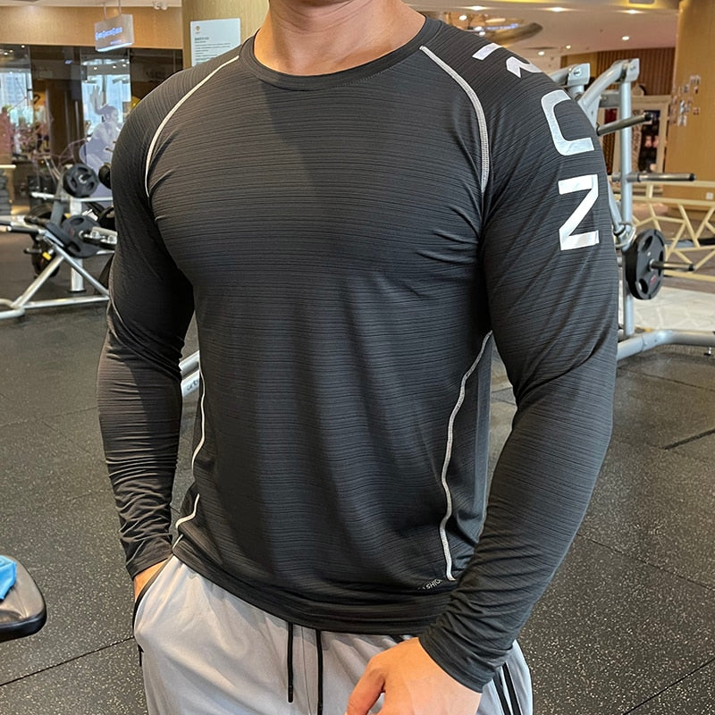 Men's Long Sleeve Gym Shirt, Sportswear Compression with Dry Fit Technology. Designed for Fitness and Sports, this Tight-Fitting T-Shirt keeps you Comfortable and Dry during Intense Workouts.